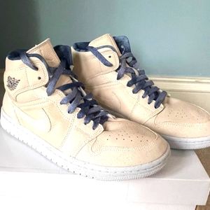 Nike Women's Nike Air Jordan AJ mid SE